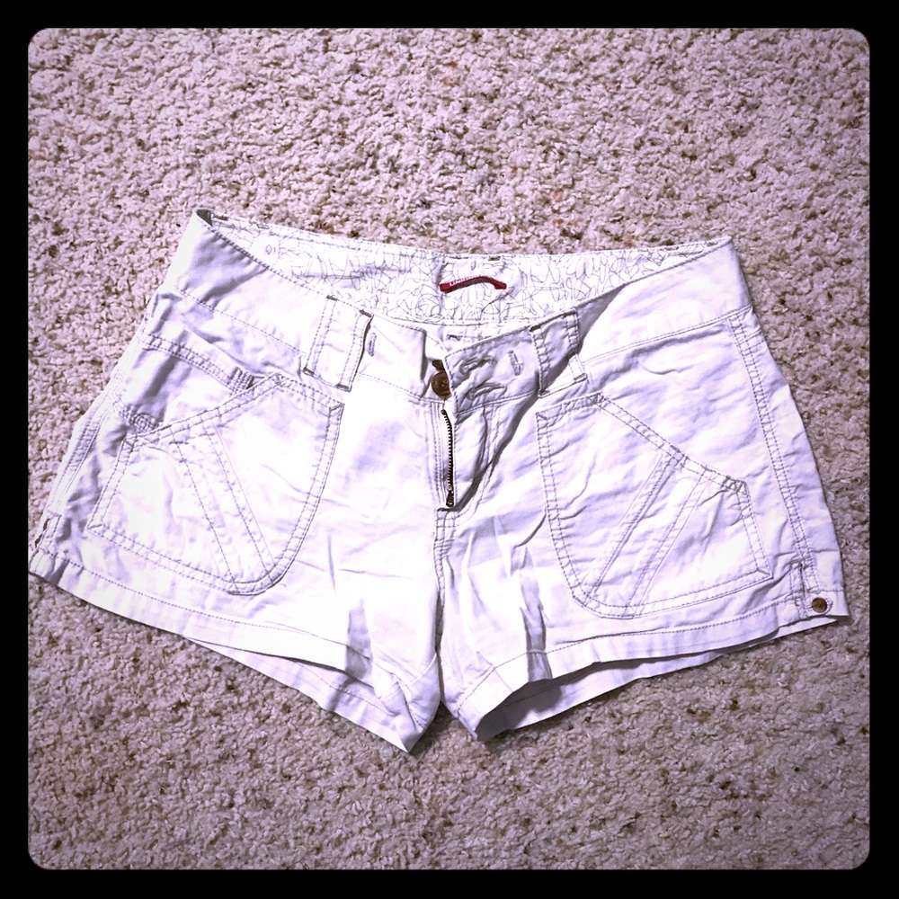 Kaki shorts